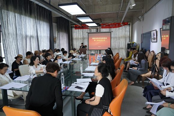 重慶女性文化促進(jìn)會(huì)第二屆會(huì)員大會(huì)舉行 著名服裝設(shè)計(jì)師梁明玉連任會(huì)長